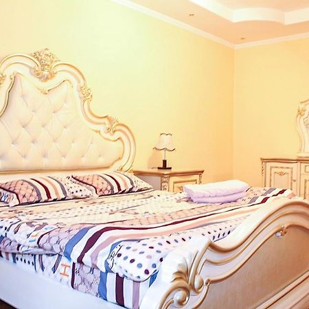 Tolebaeva 65 Apartman Almati Kültér fotó