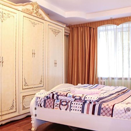 Tolebaeva 65 Apartman Almati Kültér fotó