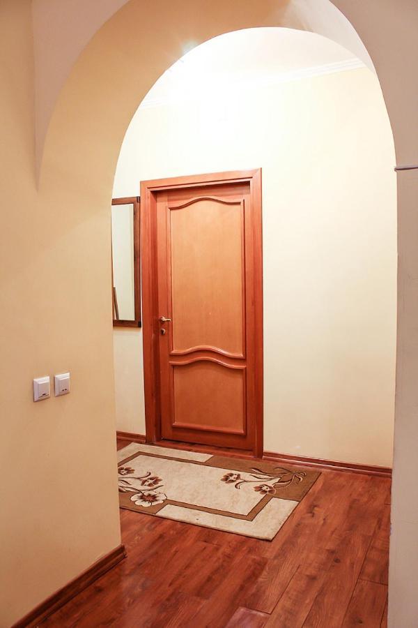 Tolebaeva 65 Apartman Almati Kültér fotó