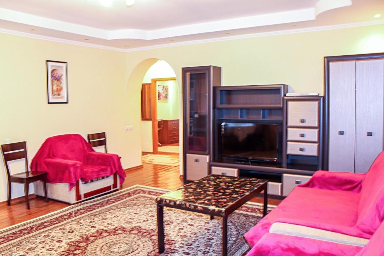 Tolebaeva 65 Apartman Almati Kültér fotó
