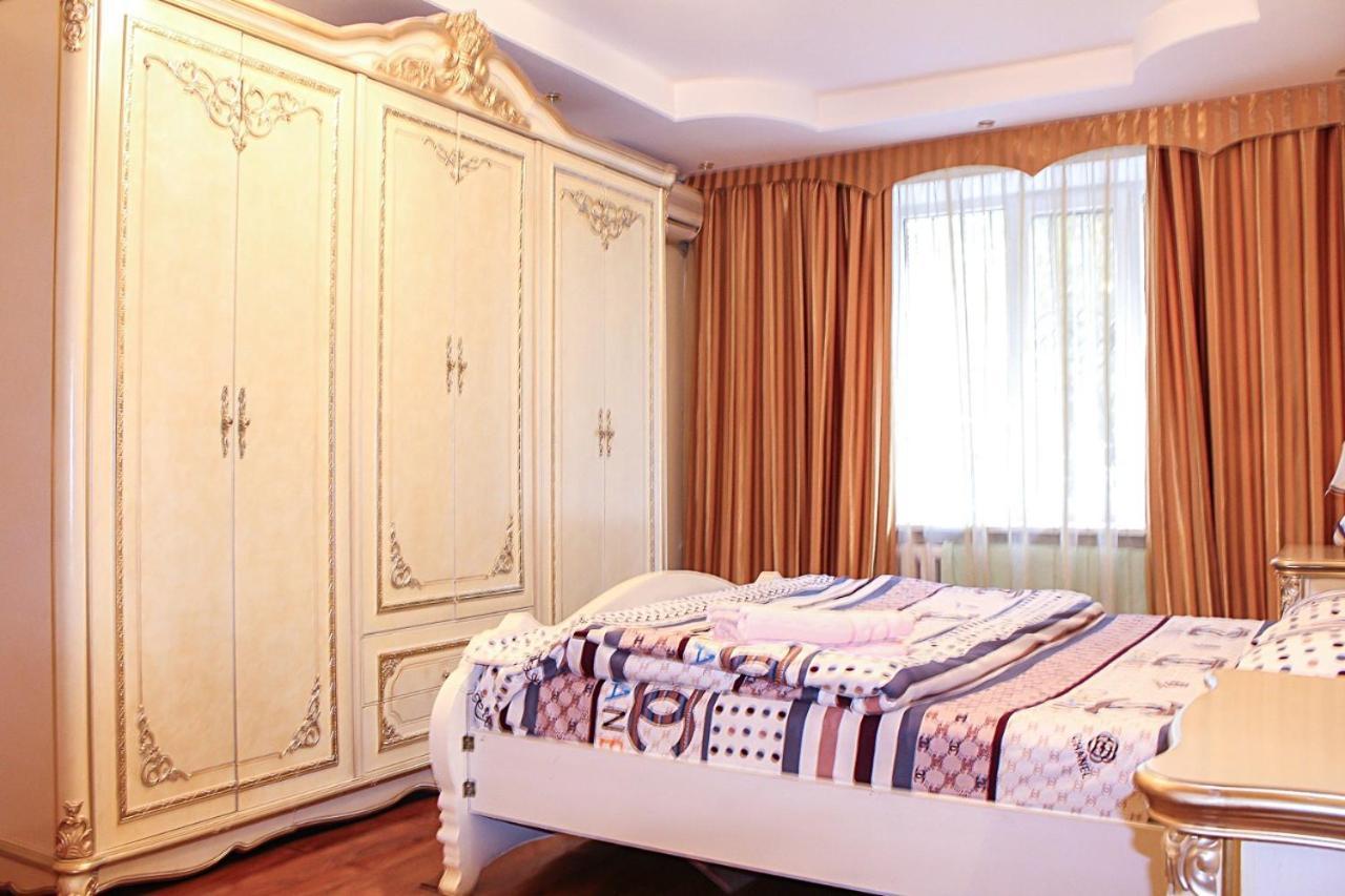 Tolebaeva 65 Apartman Almati Kültér fotó